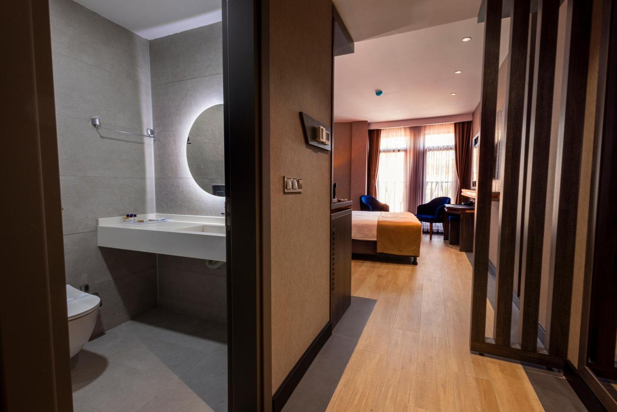 Westdoor Hotel أديرني المظهر الخارجي الصورة