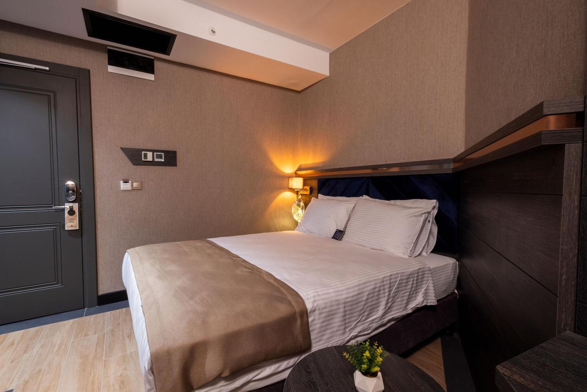Westdoor Hotel أديرني المظهر الخارجي الصورة