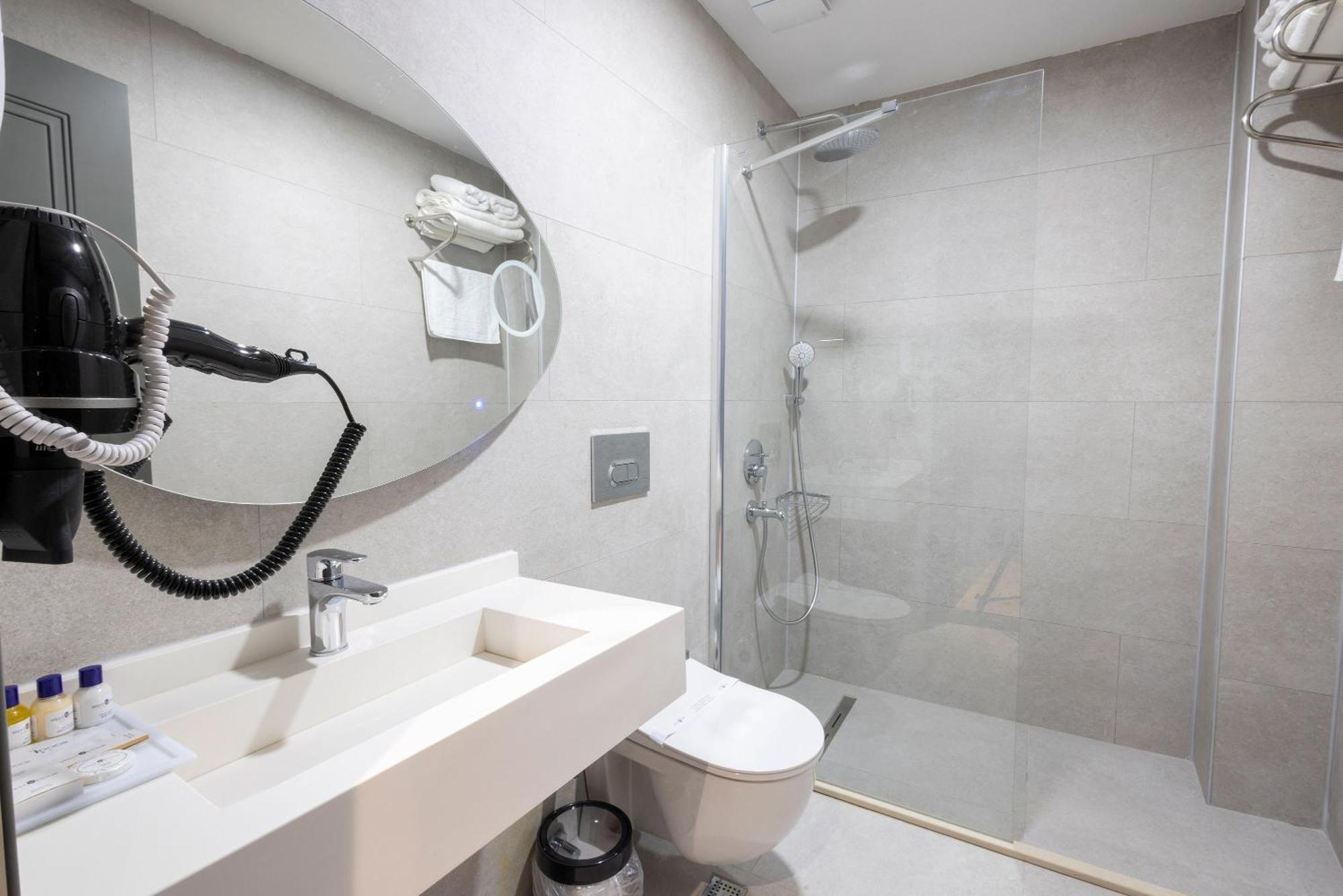 Westdoor Hotel أديرني المظهر الخارجي الصورة