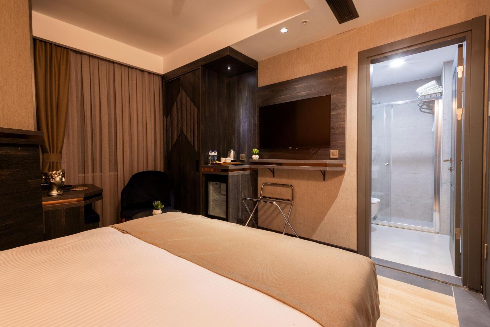 Westdoor Hotel أديرني المظهر الخارجي الصورة
