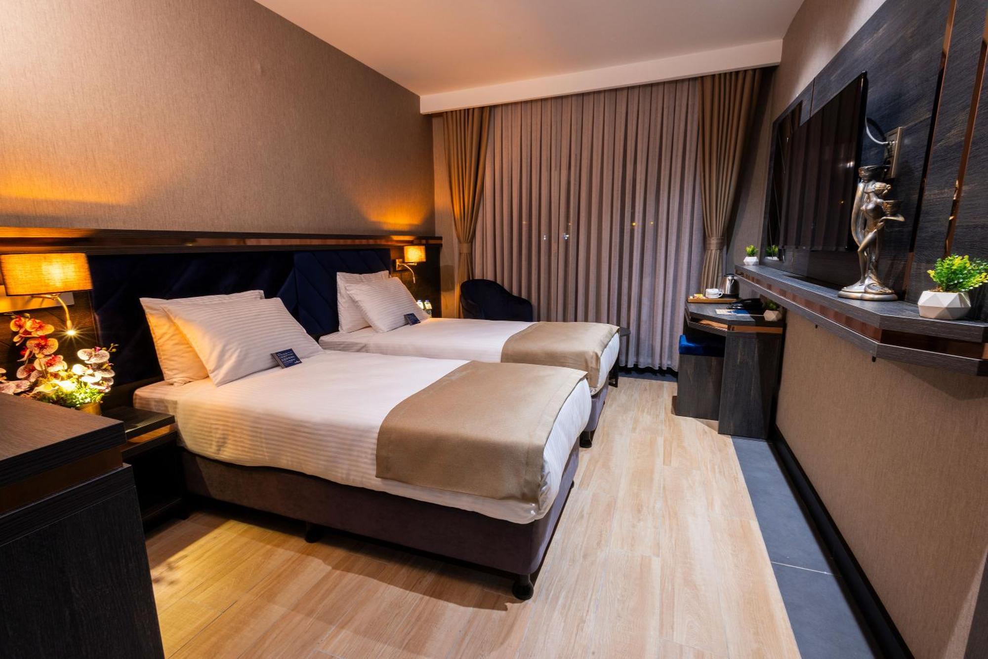Westdoor Hotel أديرني المظهر الخارجي الصورة