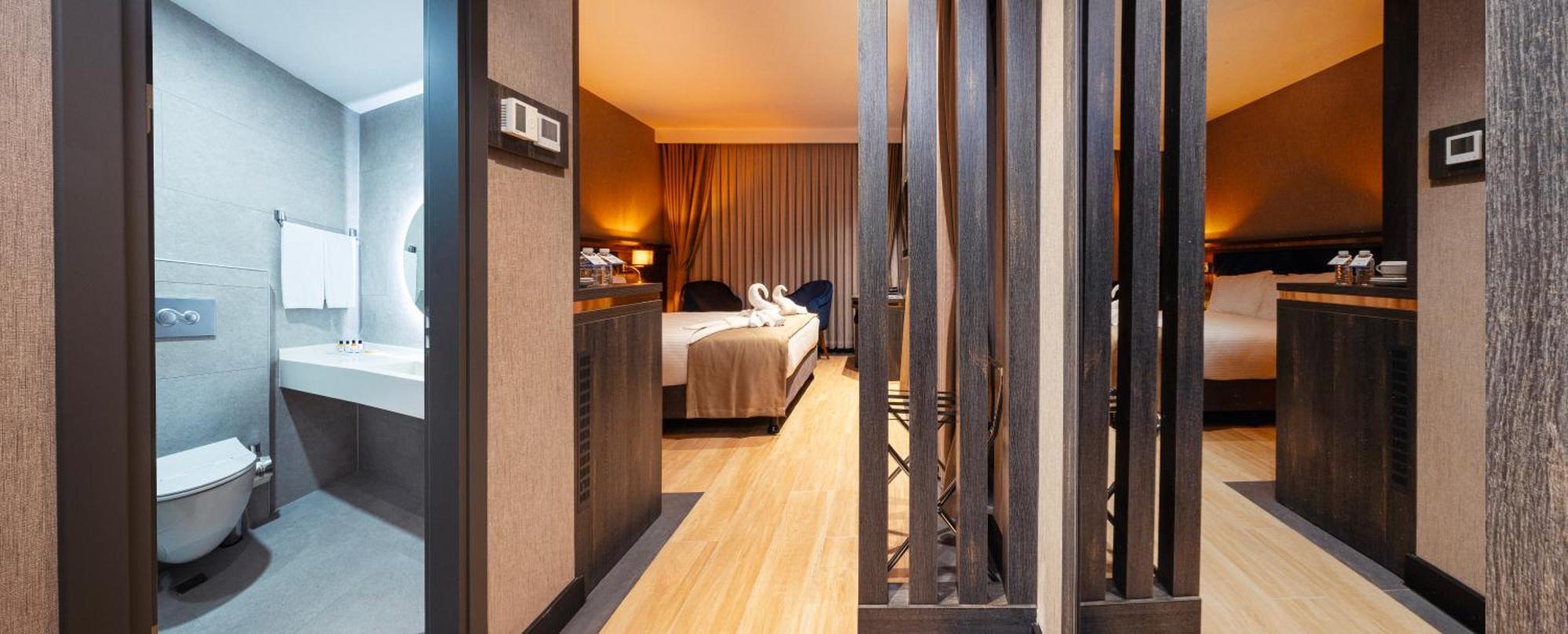 Westdoor Hotel أديرني المظهر الخارجي الصورة