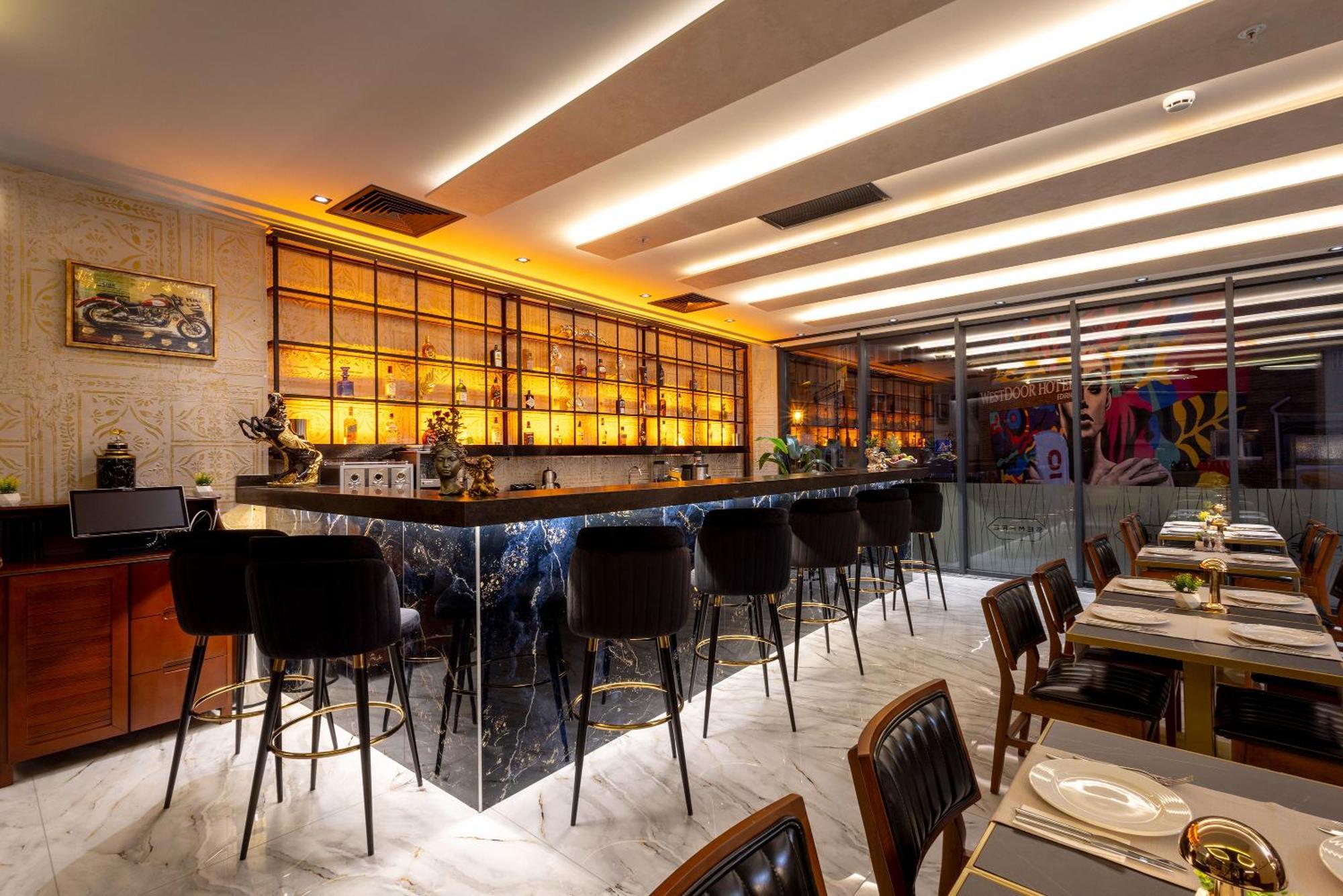 Westdoor Hotel أديرني المظهر الخارجي الصورة
