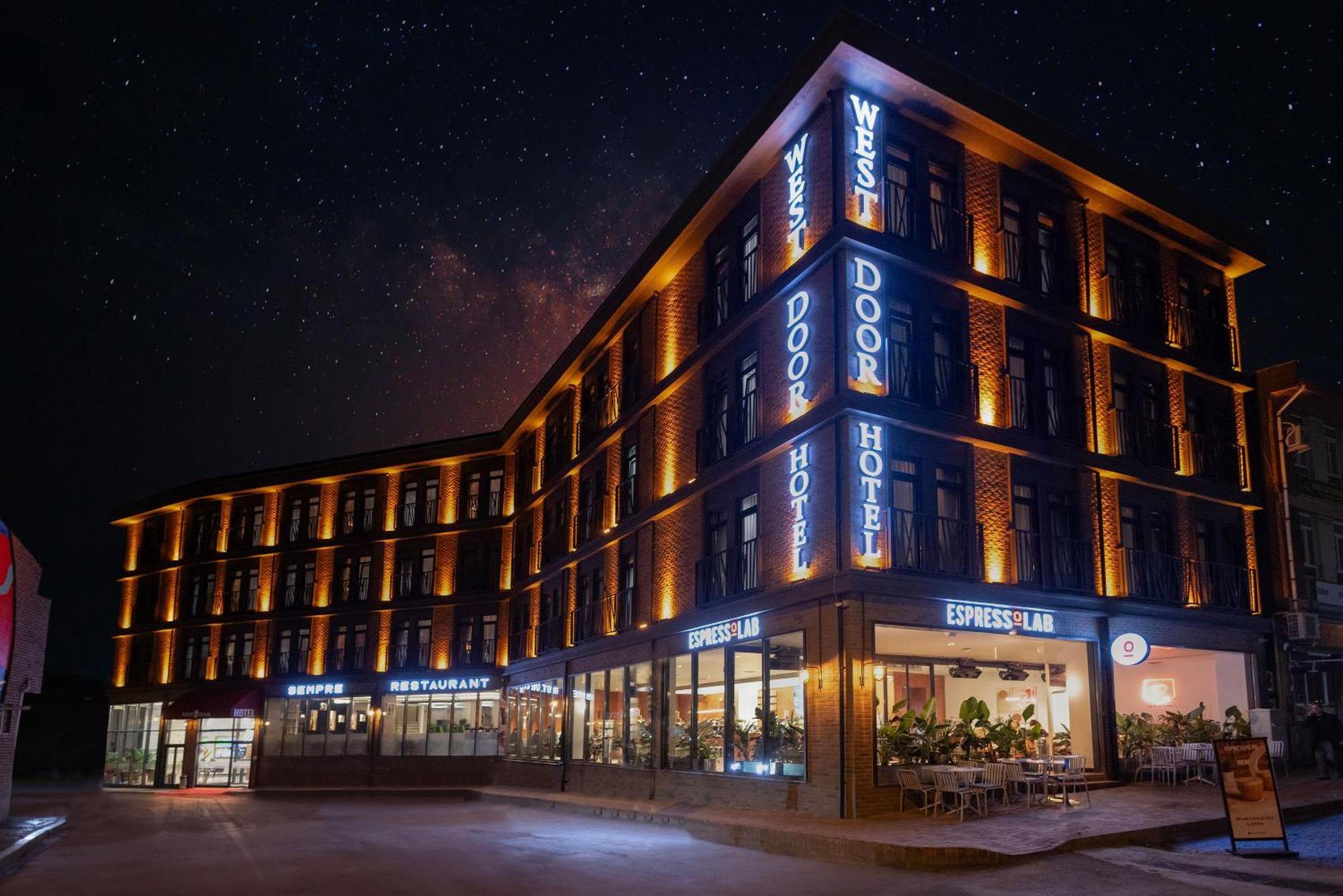 Westdoor Hotel أديرني المظهر الخارجي الصورة