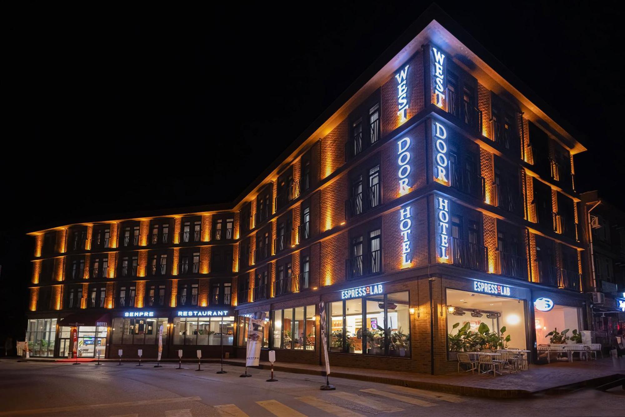 Westdoor Hotel أديرني المظهر الخارجي الصورة