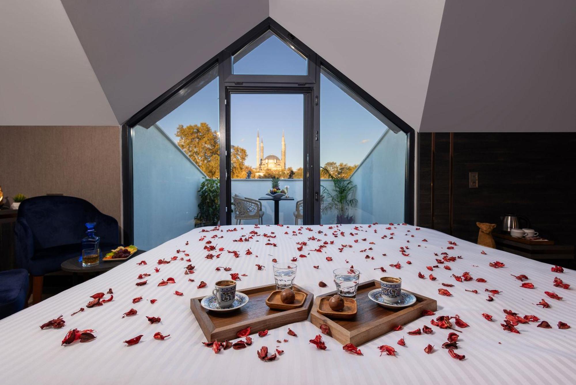 Westdoor Hotel أديرني المظهر الخارجي الصورة